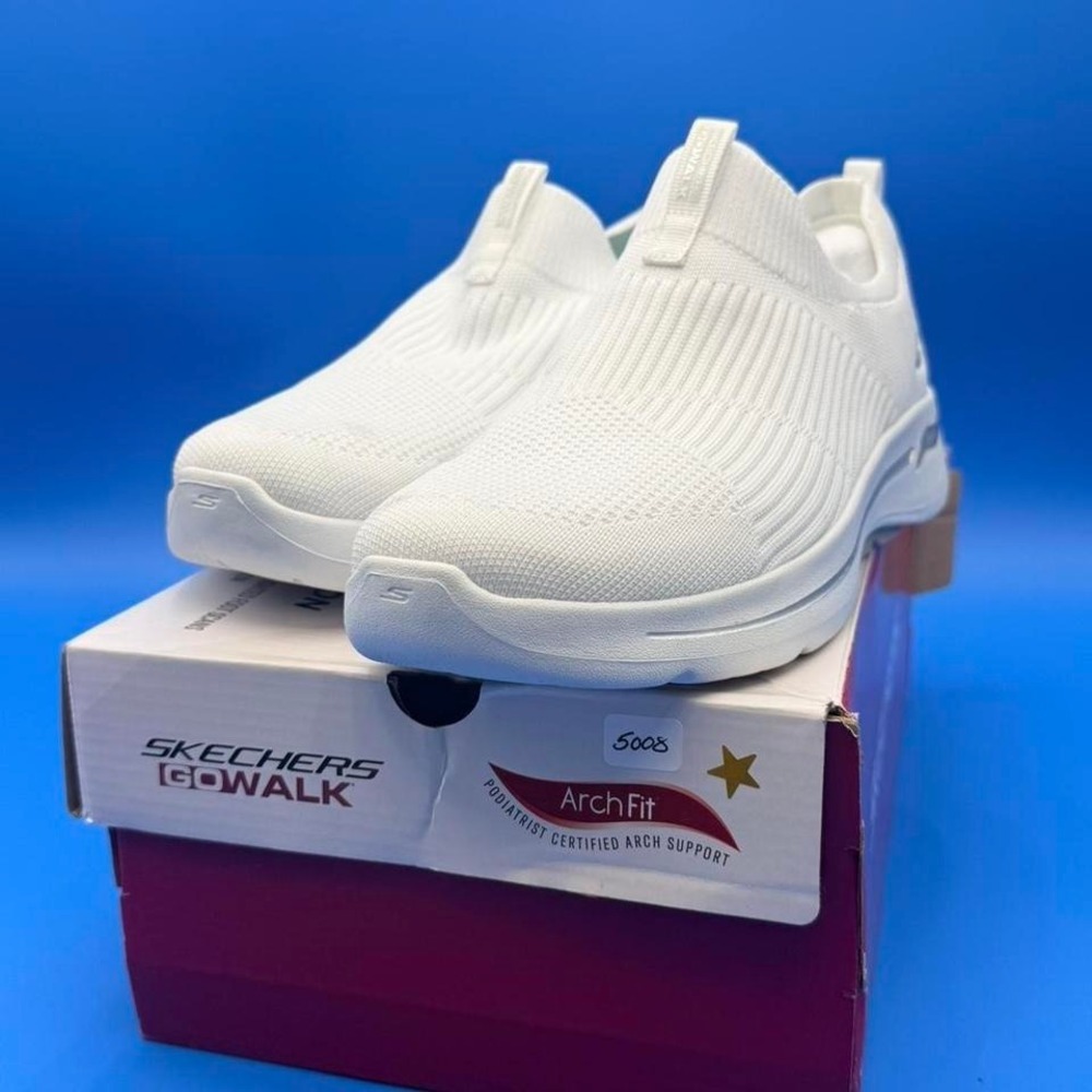 Skechers Go Walk Arch Fit white slip on shoes #sneakers #lifestyle S5008